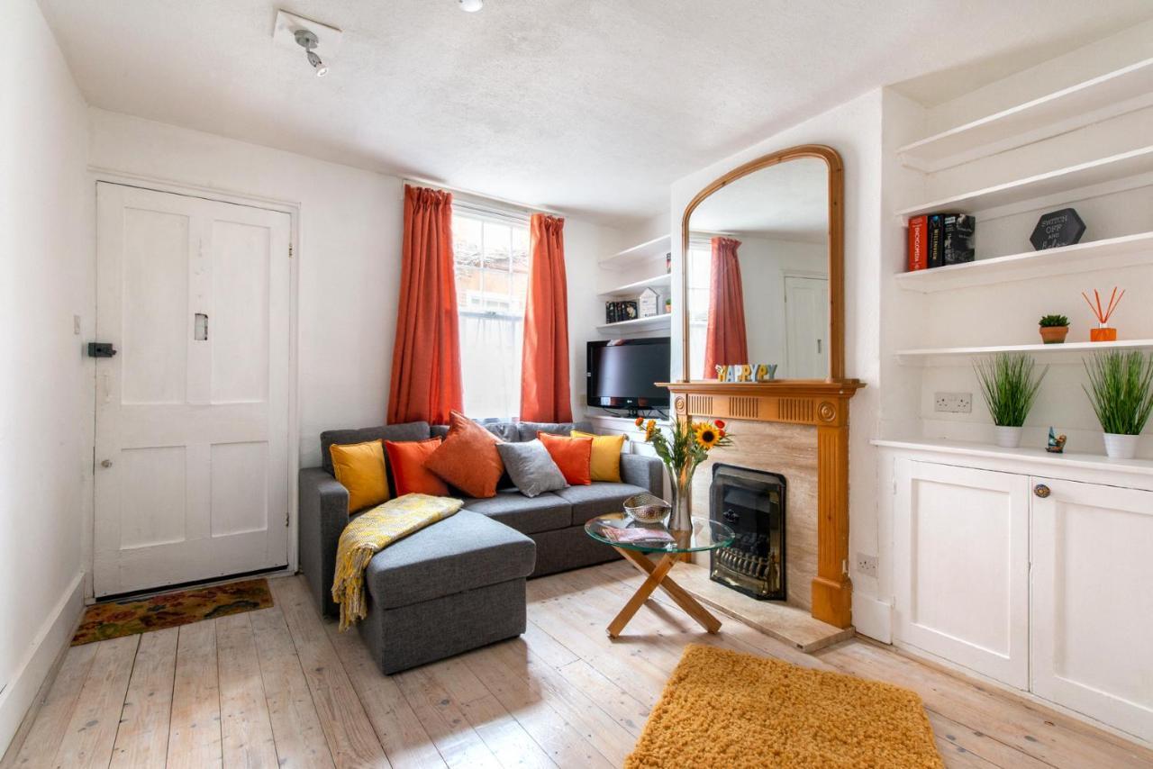 Canterbury Hidden Gem Apartment ภายนอก รูปภาพ