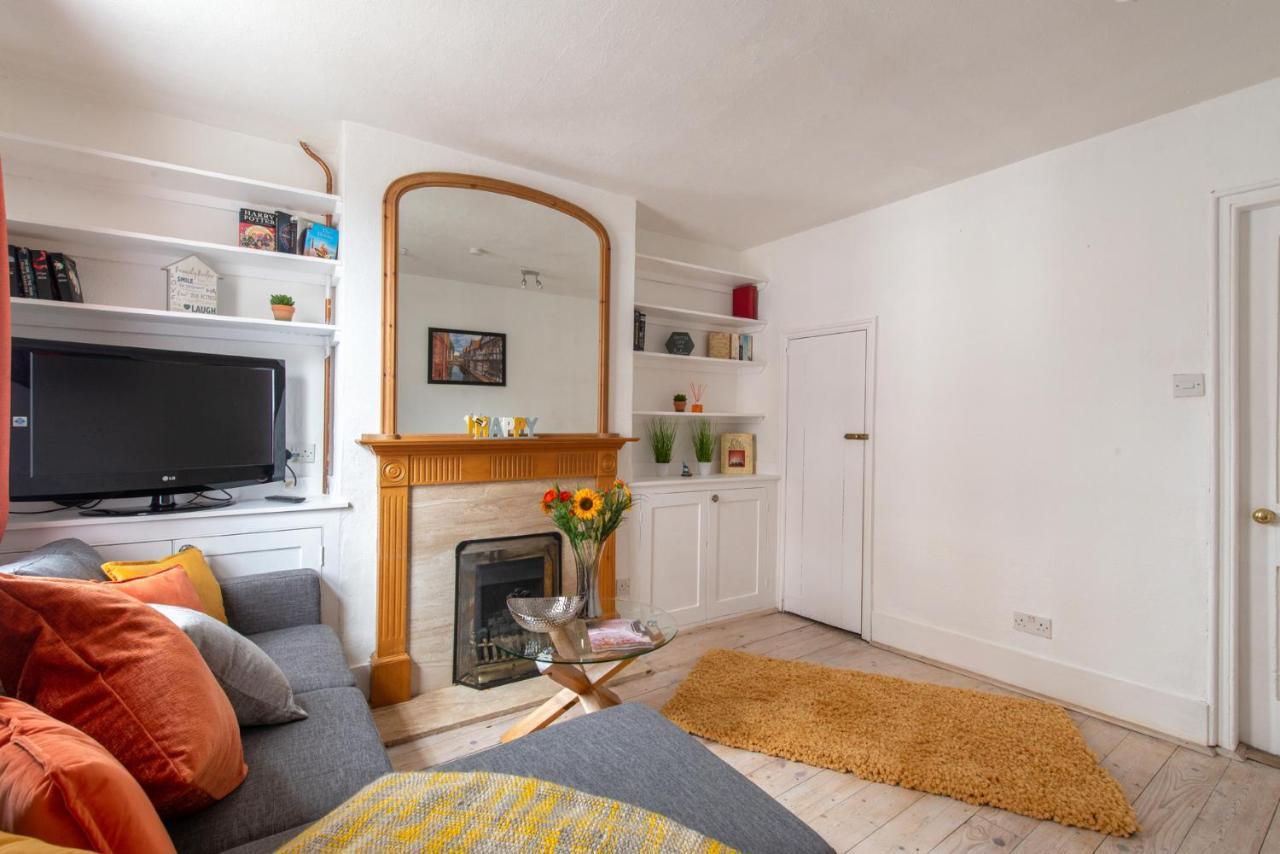Canterbury Hidden Gem Apartment ภายนอก รูปภาพ