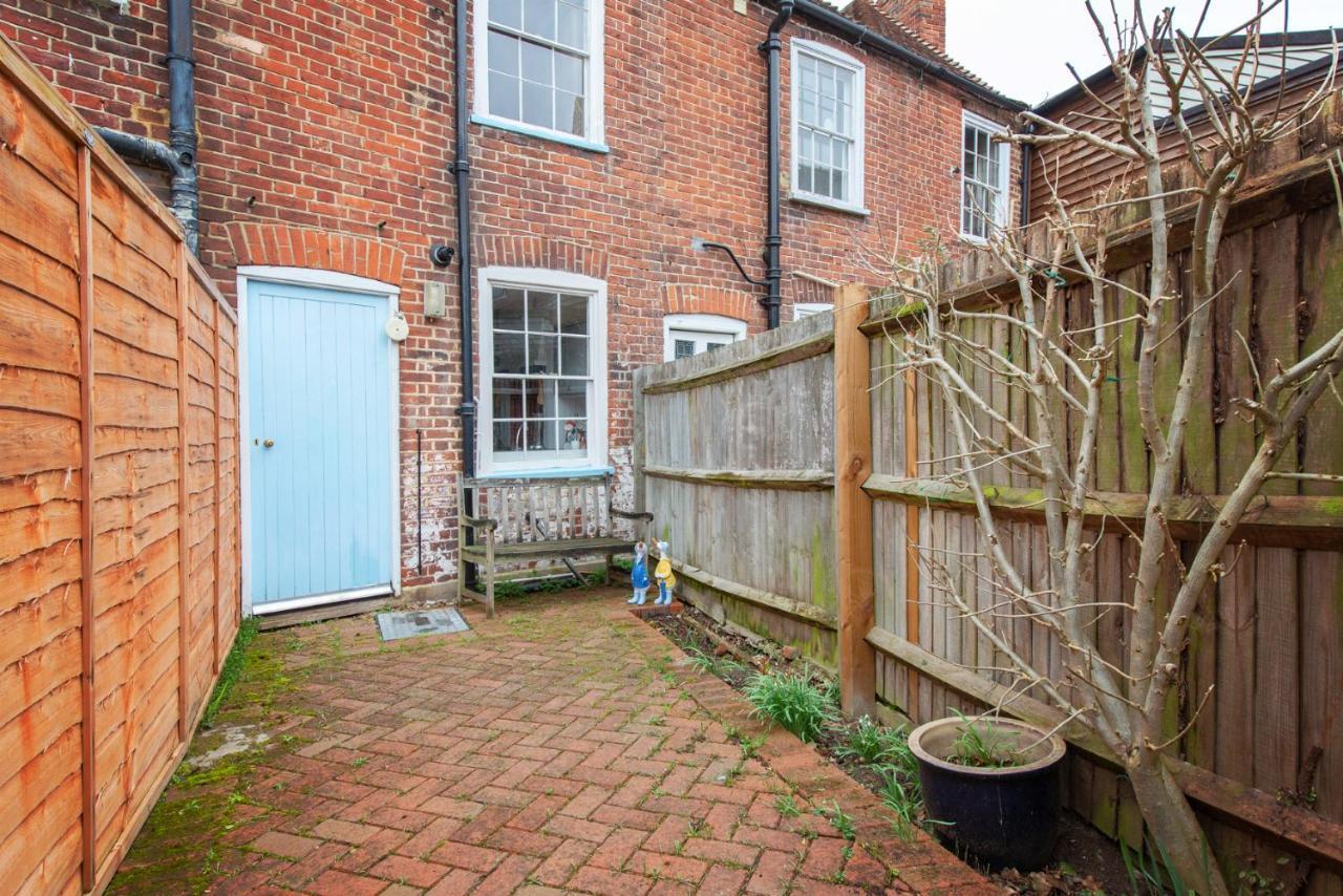 Canterbury Hidden Gem Apartment ภายนอก รูปภาพ