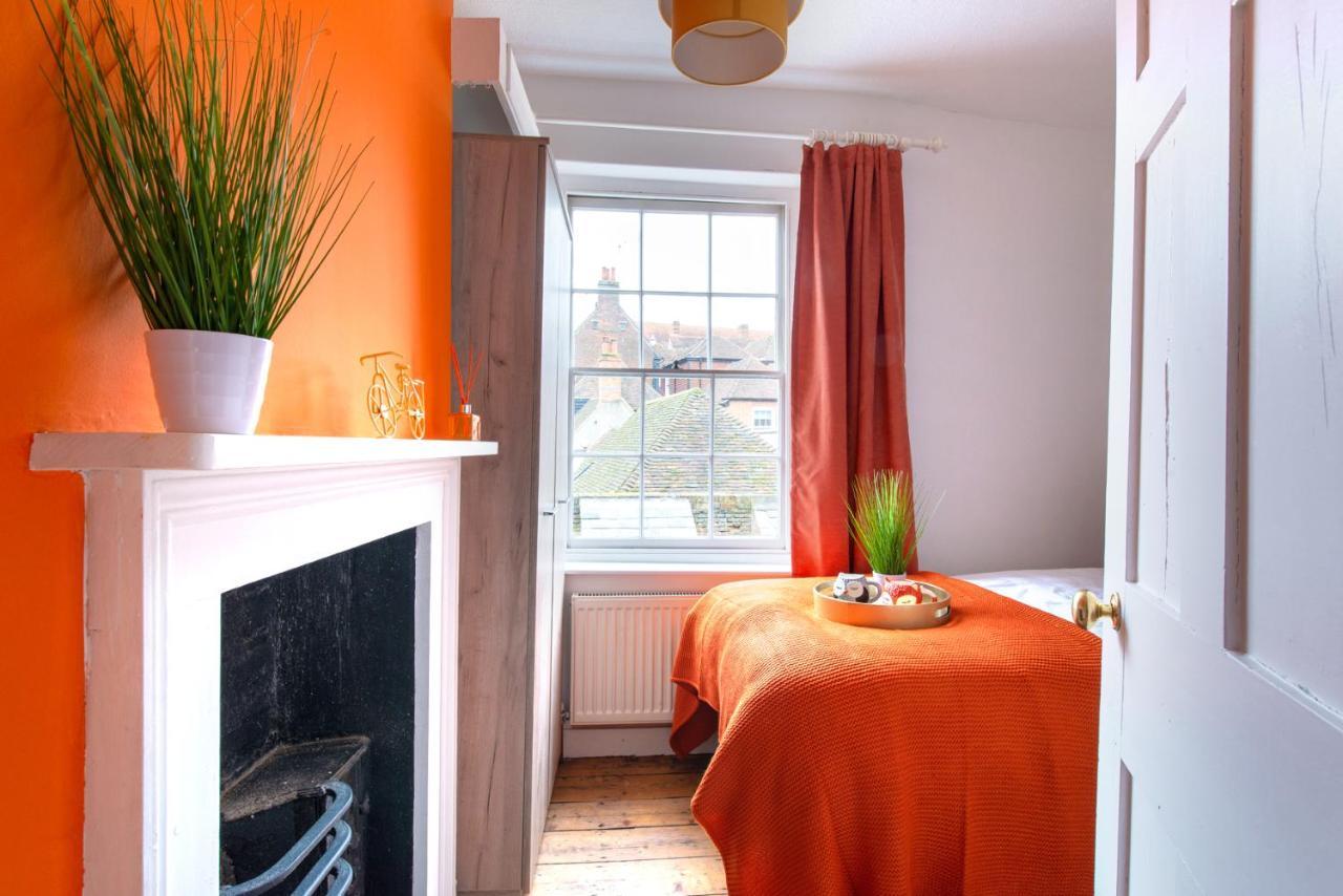 Canterbury Hidden Gem Apartment ภายนอก รูปภาพ