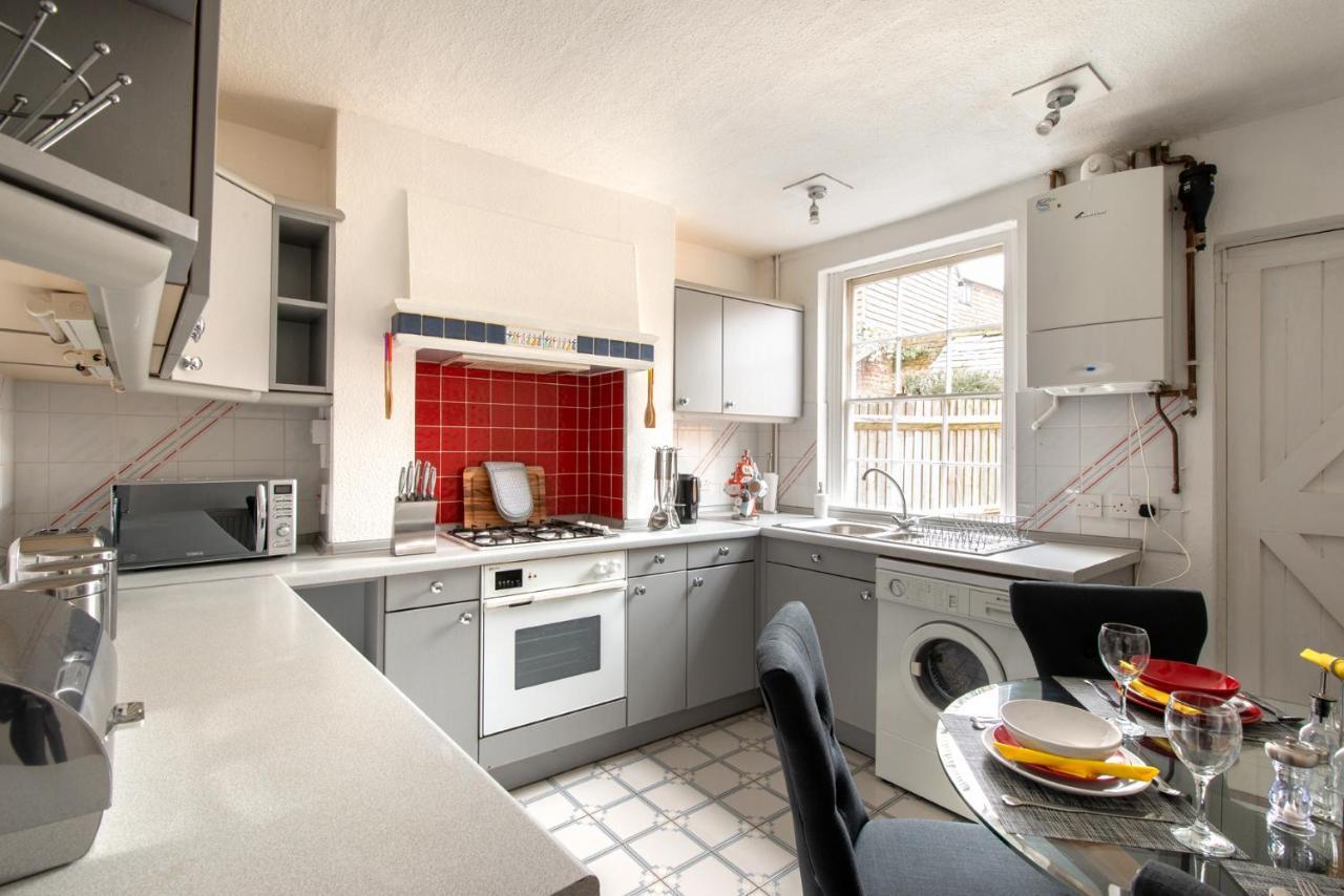 Canterbury Hidden Gem Apartment ภายนอก รูปภาพ